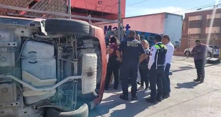 Adulto mayor resulta herido tras volcar su camioneta en Reynosa, Tamaulipas