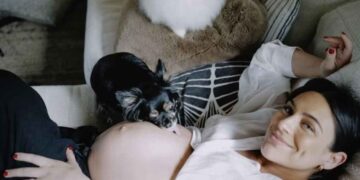 Ana Brenda Contreras comparte la recta final de su embarazo junto a sus mascotas