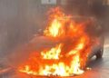 Automóvil incendiado genera alerta en Nuevo Laredo