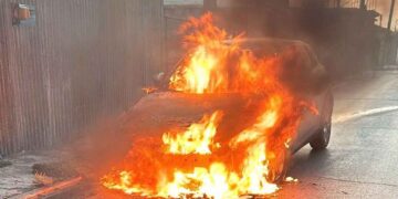 Automóvil incendiado genera alerta en Nuevo Laredo