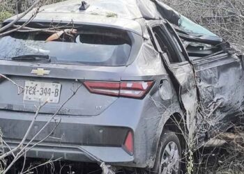 Auto abandonado Cadereyta