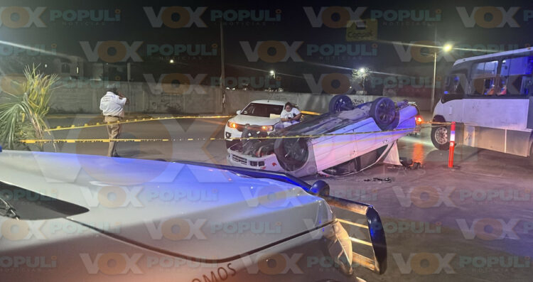 Auto termina volcado tras choque en Altamira, Tamaulipas