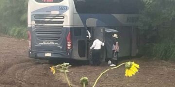 Autobús carretera Río Bravo