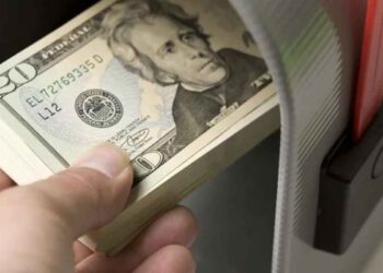 Cámara Baja de Estados Unidos aprueba impuesto a remesas de 3.5%