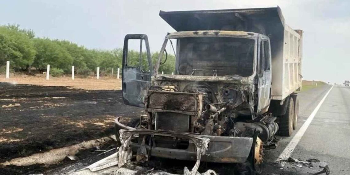 Camión incendia autopista Reynosa