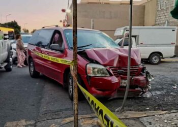 Camioneta fuera de control arrolla y mata a hombre en Edomex
