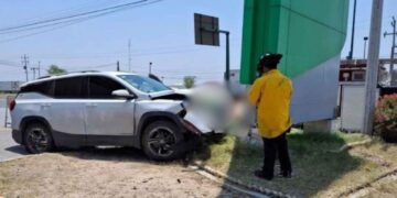 Camionetas chocan Nuevo Laredo