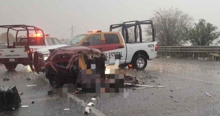 Carretera Federal 85 bloqueada por fatal accidente en Villagrán, Tamaulipas; hay dos muertos y heridos