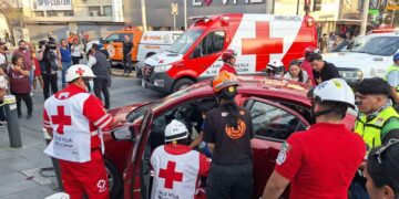 Choca auto patrulla Monterrey