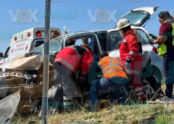 Choque con volcadura deja varios profes heridos y una persona atrapada en la Carretera Victoria-Mante, Tamaulipas