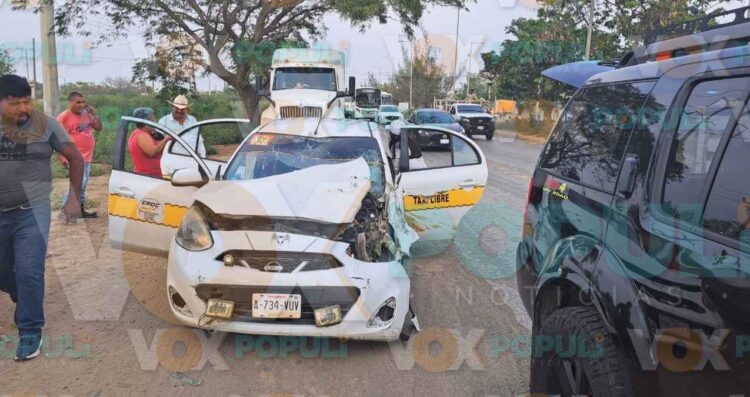Choque de taxi en Altamira Tamaulipas, deja cuatro personas lesionadas