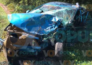 Choque frontal deja a un hombre atrapado y otro herido en la carretera Victoria-Monterrey