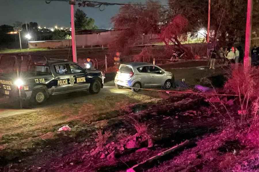 Choque frontal entre motocicleta y vehículo deja a 2 jovencitos sin vida en Tlajomulco, Jalisco