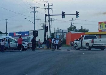 Aparatoso accidente en Reynosa colapsa vialidad