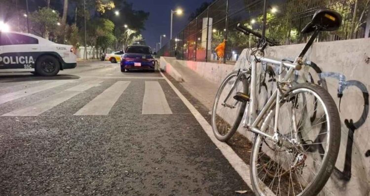 Ciclista muere Iztacalco