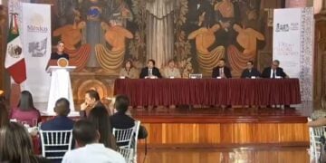 Claudia Sheinbaum anuncia aumento salarial del 9% a maestros