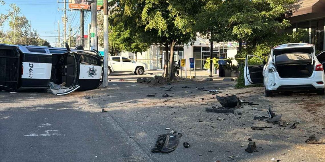 Colisión entre automóvil y patrulla deja al menos 4 lesionados en Zapopan, Jalisco