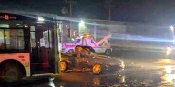 Colisión entre camión de pasajeros y vehículo particular deja 2 muertos en Pesquería, Nuevo León