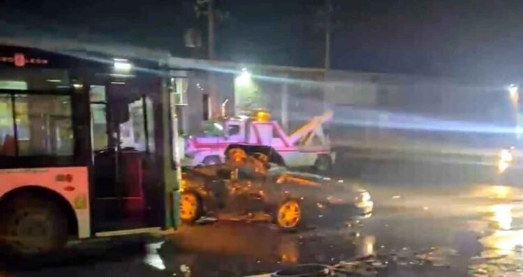 Colisión entre camión de pasajeros y vehículo particular deja 2 muertos en Pesquería, Nuevo León