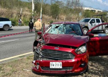 Conductor atropella y mata a 2 personas en la Carretera Nacional en Santiago, NL
