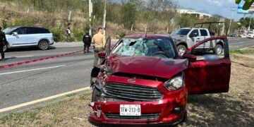 Conductor atropella y mata a 2 personas en la Carretera Nacional en Santiago, NL