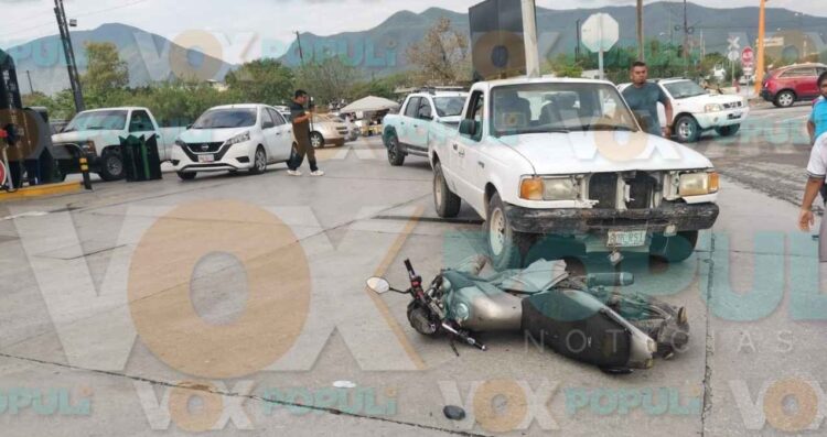 Conductor de camioneta arrolla a motociclista en gasolinera de Ciudad Victoria, Tamaulipas