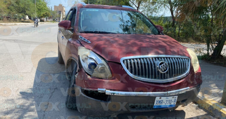 Conductor imprudente causa choque al salir de centro comercial en Ciudad Victoria