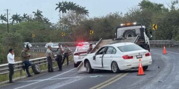 Conductor vuelca en Tampico