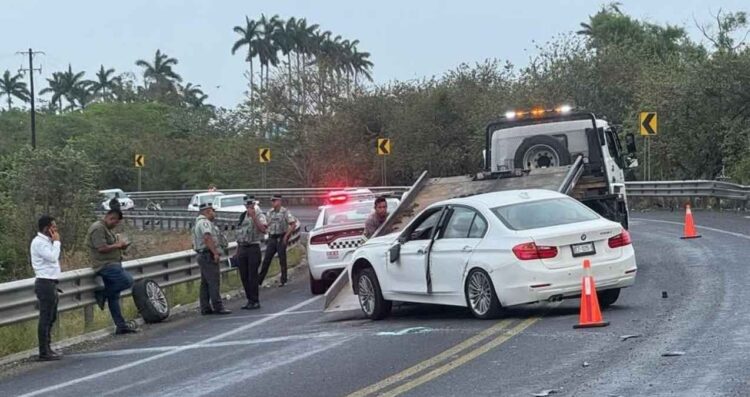 Conductor vuelca en Tampico