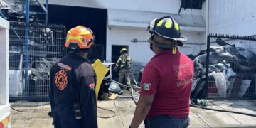Controlan incendio bodega Monterrey