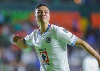 Cruz Azul pierde a Andrés Montaño por lesión en semifinal ante América