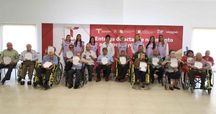 DIF Tamaulipas encabeza entrega de actas de nacimiento a adultos mayores, en colaboración con la Secretaría General de Gobierno