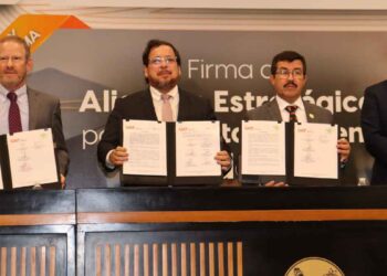 Rector de la UAT formaliza alianzas para impulsar certificaciones internacionales