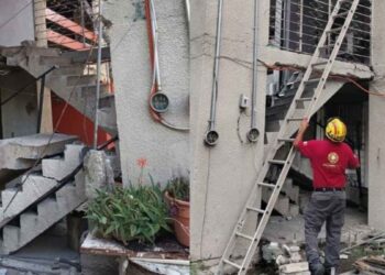 Derrumbe de escaleras obliga a desalojar torre de departamentos en Escobedo, Nuevo León