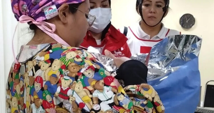 Detienen a mujer que abandonó a su bebé en bote de basura en Escobedo, Nuevo León