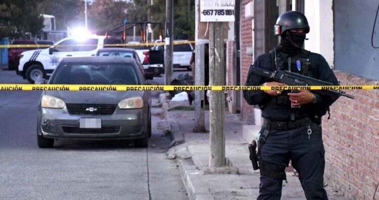 hombre oficinas de seguros Mazatlán