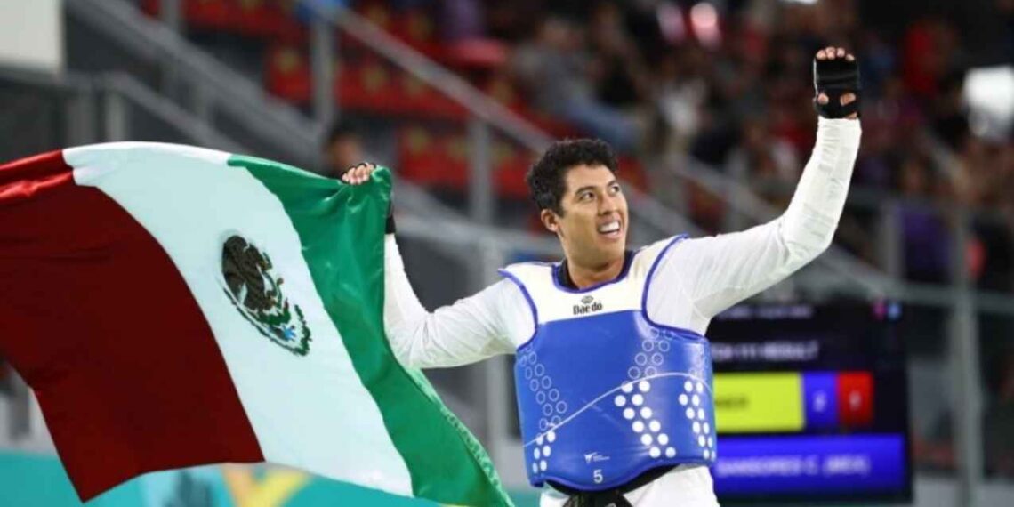 taekwondoín Carlos Sansores