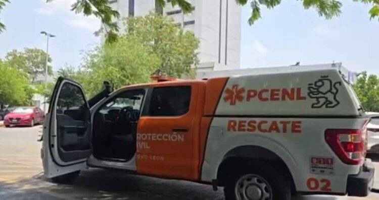 Elevador falla en clínica del IMSS de Monterrey, Nuevo León y deja a ocho personas atrapadas
