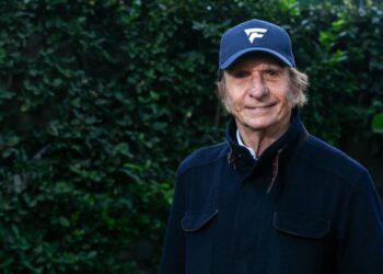 Emerson Fittipaldi elogia a Checo Pérez y critica la falta de apoyo de Red Bull
