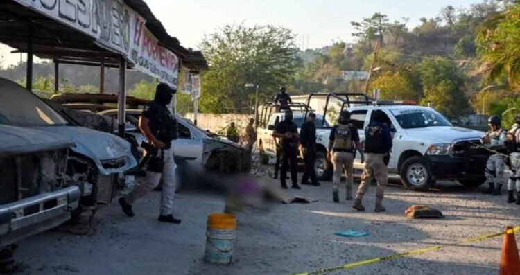 Encuentran sin vida a 2 mujeres y un hombre en Acapulco, Guerrero