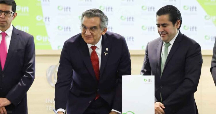 Entrega IFT concesiones de radio y tv a Tamaulipas