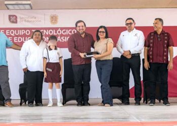 Entrega SET equipo tecnológico a primarias y telesecundarias en Reynosa, Tamaulipas