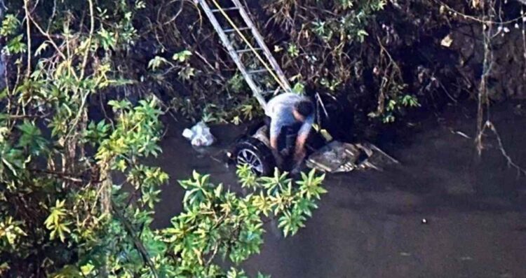 Estado de México: Vehículo cae al canal del Emisor Poniente y deja sin vida a 5 estudiantes