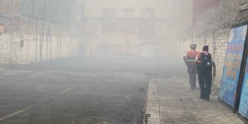 Explosión en negocio de bisutería de CDMX provoca incendio y evacuación