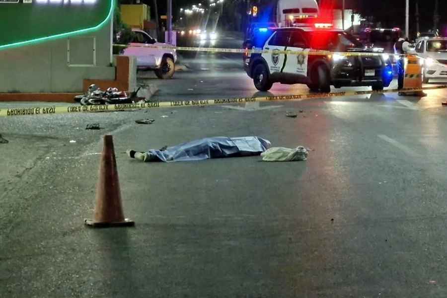 Fallece joven motociclista en Apodaca, Nuevo León, tras ser embestido por un vehículo