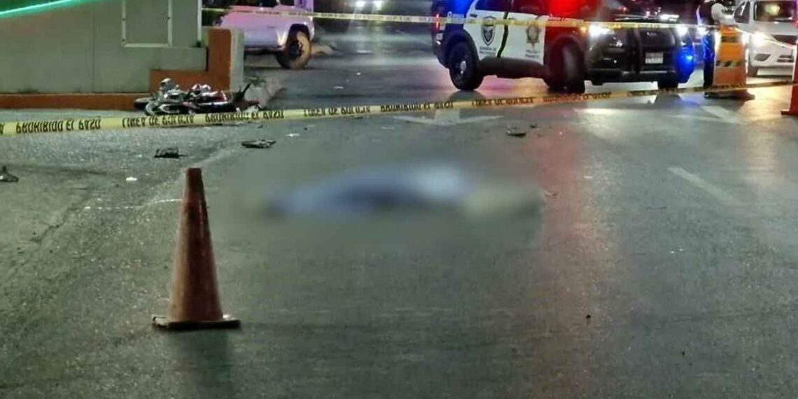 Fallece joven motociclista en Apodaca, Nuevo León, tras ser embestido por un vehículo