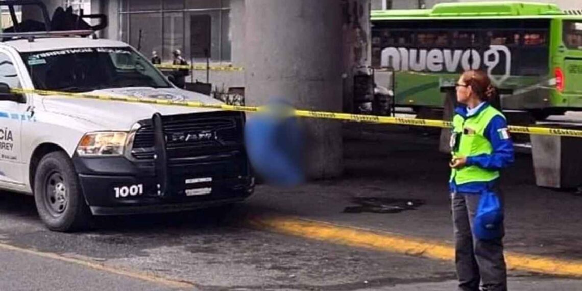Fallece mujer afuera de un hospital de Monterrey, Nuevo León, tras acudir a consulta