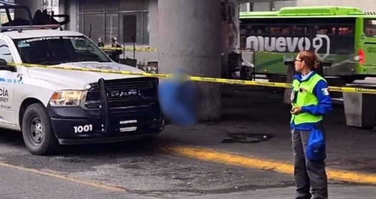 Fallece mujer afuera de un hospital de Monterrey, Nuevo León, tras acudir a consulta