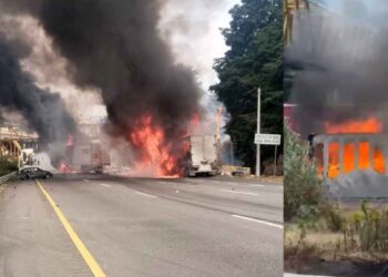 Fuerte accidente termina con incendio de tráileres en la carretera México-Toluca
