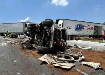 Fuerte colisión entre tráileres y camionetas en la autopista Monterrey-Saltillo deja un lesionado